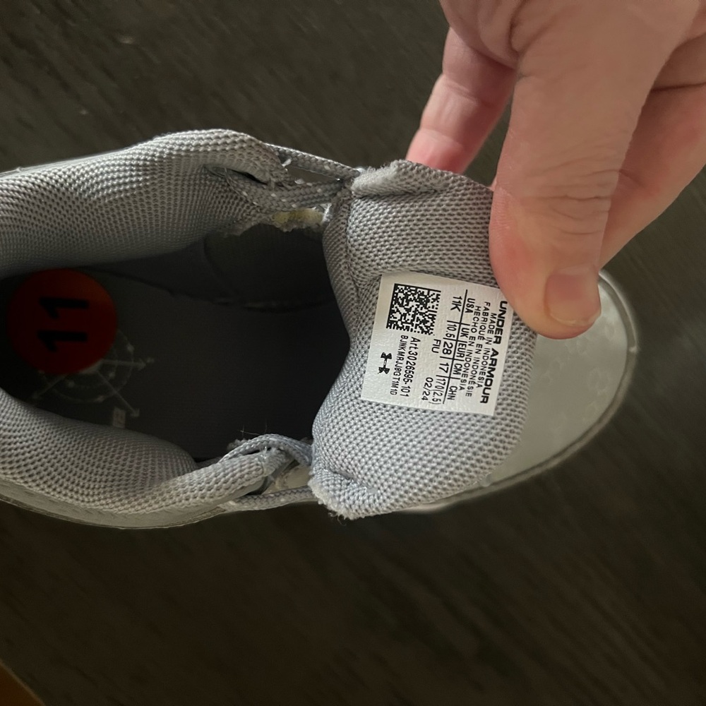 Under Armour Gray Kids Cleats Baseball - Picture 4 of 13